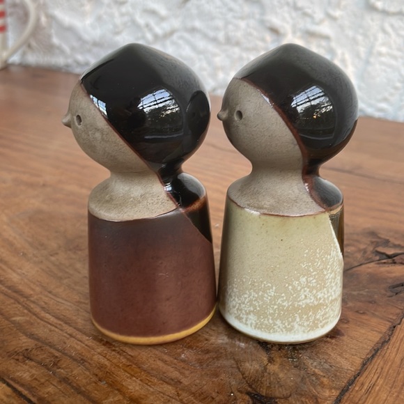 People Salt & Pepper Shakers - Picture 2 of 15
